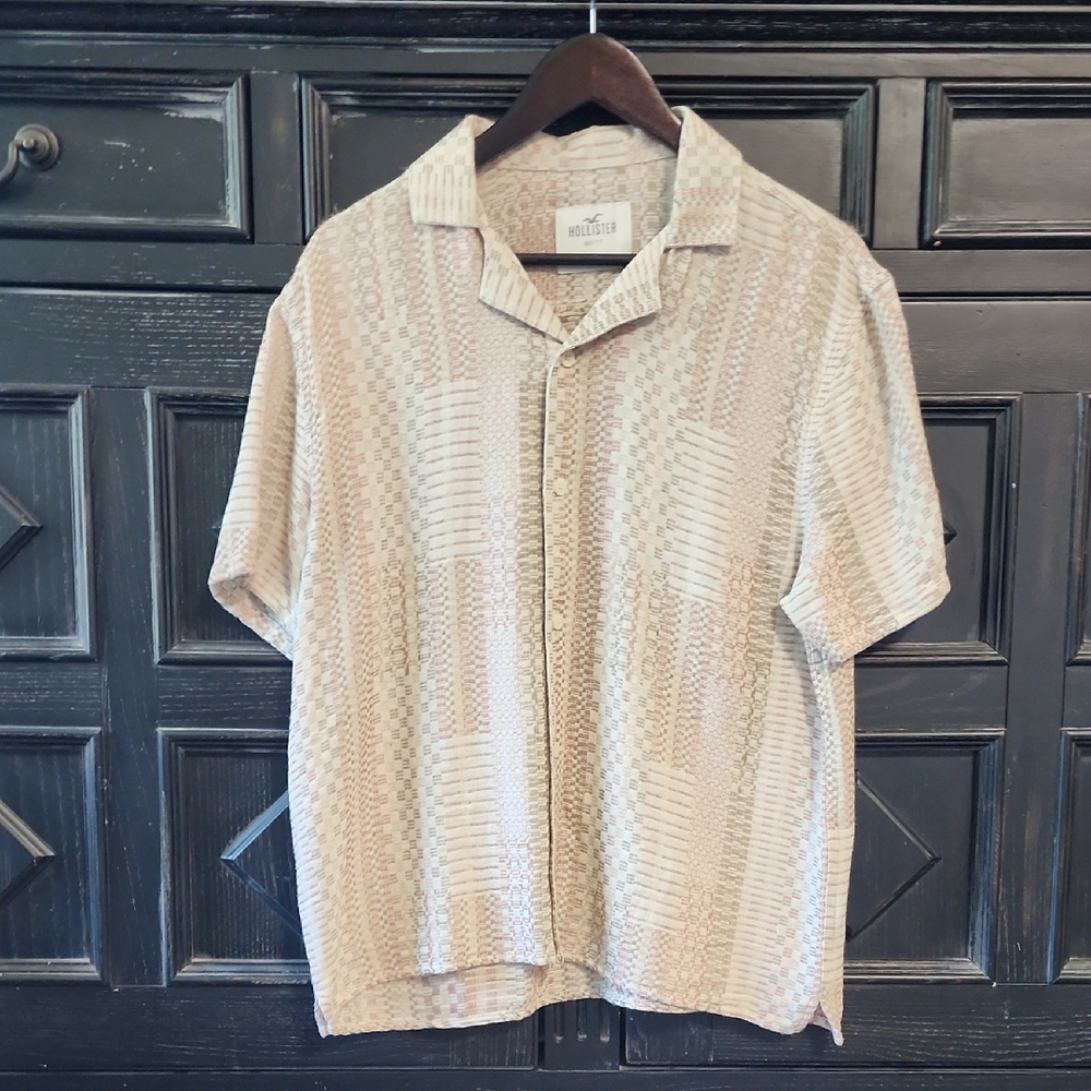 Hollister Men's Beige Textured Button Down Shirt